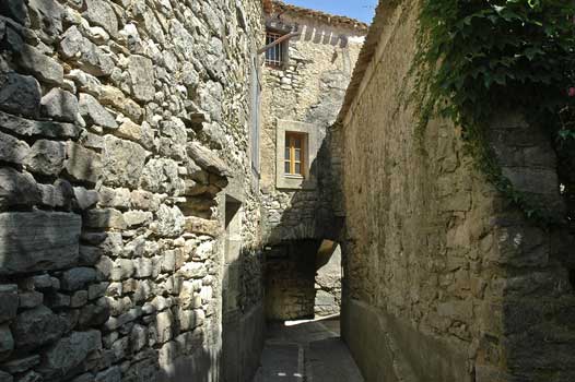 Aigne - Small narrow street